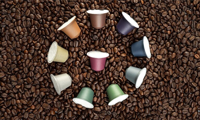 Zum Einfärben der heimkompostierbaren Kaffeekapseln hat Grafe eine Reihe Farbmasterbatches entwickelt. (Foto: Grafe)