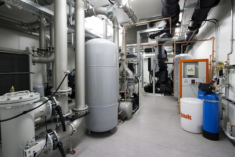 GWK präsentiert eine Container-Kühlanlage nach neuestem Stand der Technik als Beitrag zum Klimaschutz und zur energieeffizienten und vernetzten Fertigung. (Foto: GWK)