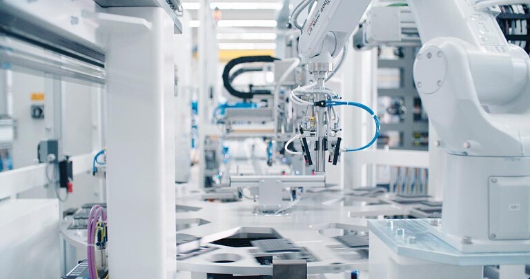 Die Hahn Group zeigte Lösungen für die Kunststoffindustrie von ihren Tochterunternehmen Wemo Automation, Waldorf Technik und GeKu Automatisierungssysteme. (Foto: Hahn Group)