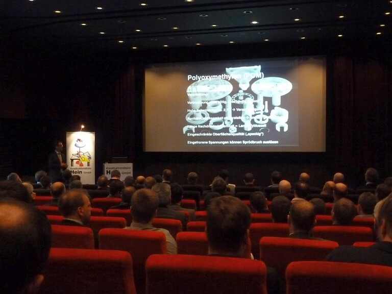 Der größte Vortragsraum „Kino“ fasst über 100 Zuhörer. (Foto: K-AKTUELL)
