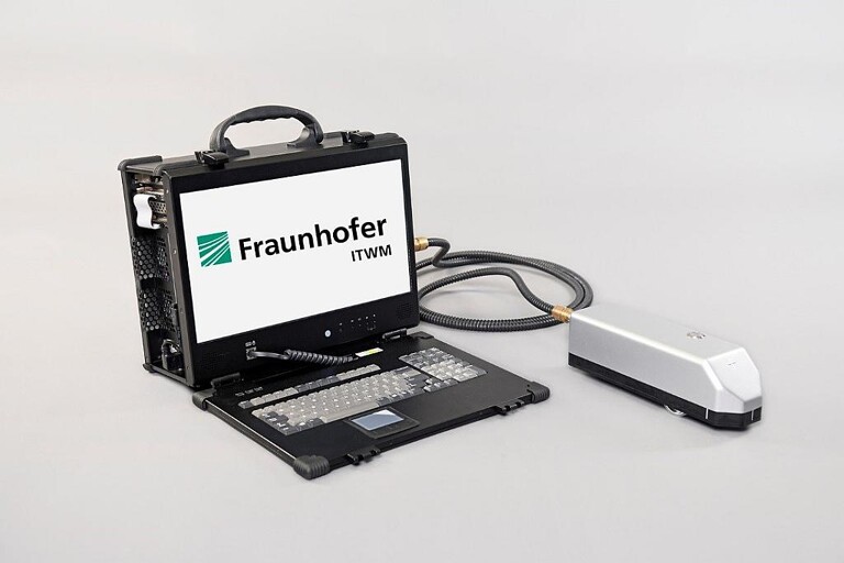 Handgehaltener Terahertz-Sensor für den mobilen Einsatz. (Foto: Fraunhofer ITWM)