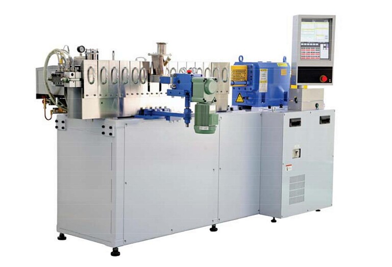 Der gleichlaufender Doppelschneckenextruder Tex 25 Alpha III ist als kompaktes Laborextruder ausgelegt. (Foto: JSW)