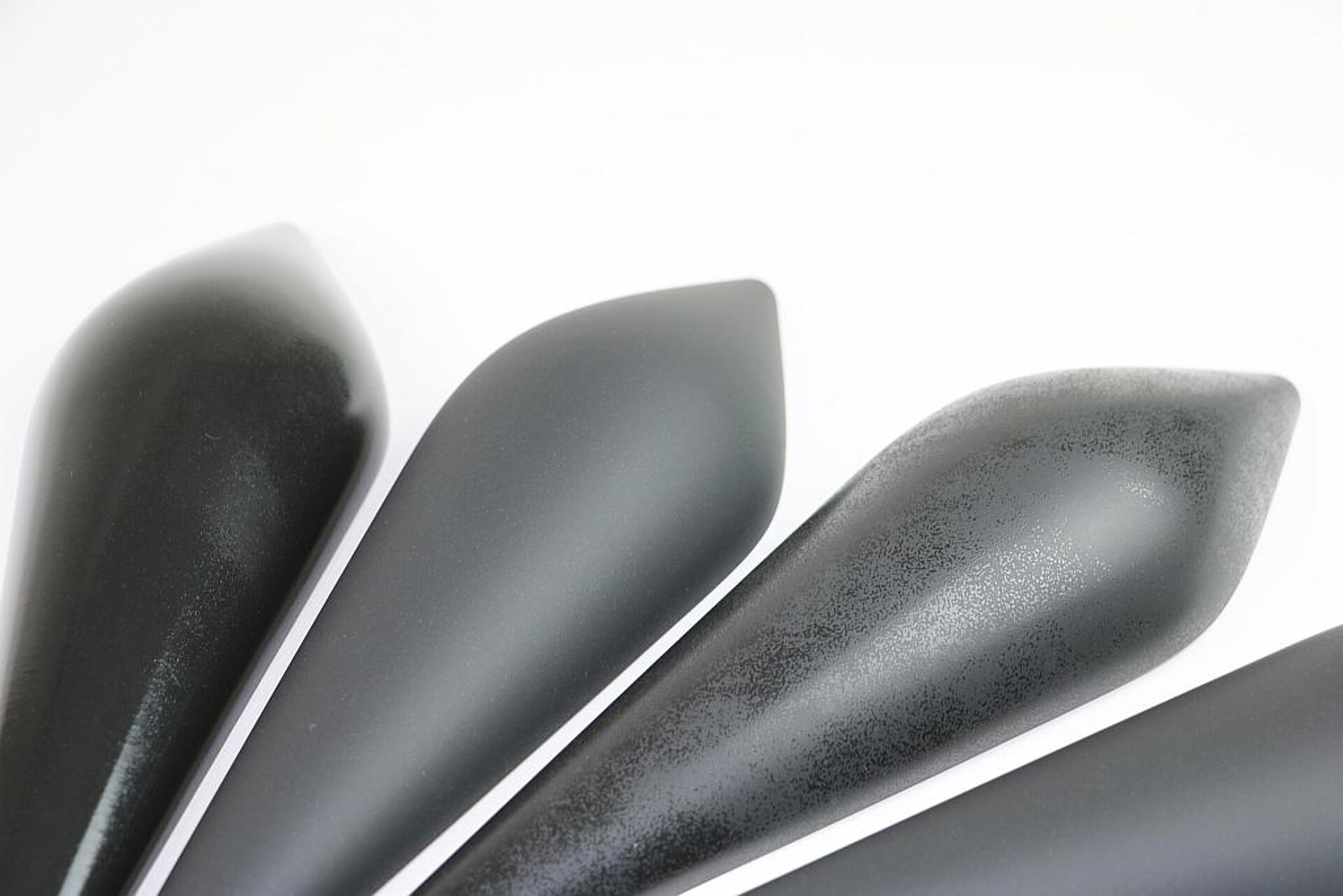 DekoCycle-Bauteile schwarz in matt, seidenmatt und glänzend aus 100 % PCR PC. (Foto: Burg Design)