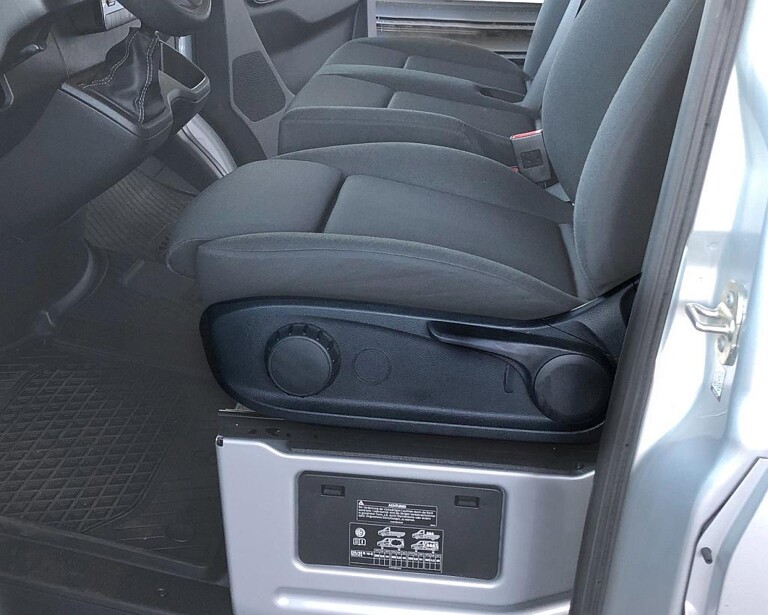 Im Van wird das Hostacom TRC 364N im Daimler-Farbton schwarz 9051, im Pkw-Bereich in vielfältigen Interieurfarben eingesetzt. (Foto: K.D. Feddersen)
