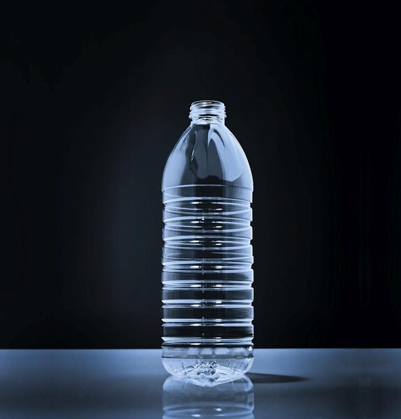Mit Factor 100 entwickelte KHS Corpoplast ein Leichtgewicht für stilles Wasser. (Foto: KHS-Gruppe)