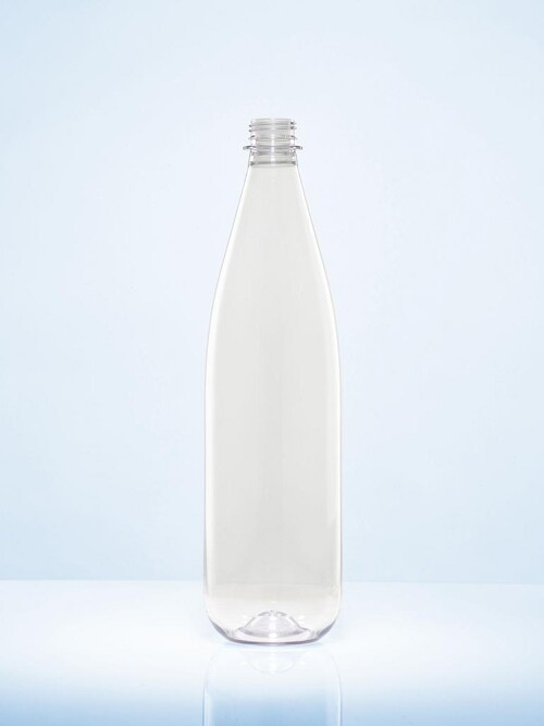 Die neue 1-Liter-PET-Mehrwegflasche von KHS und Alpla enthält bis zu 35 % Rezyklat. (Foto: KHS)