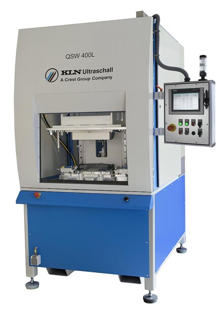 Die Laserschweißmaschine KLN QSW 400 L arbeitet nach dem Prinzip des Laserdurchstrahlschweißens. (Foto: KLN)