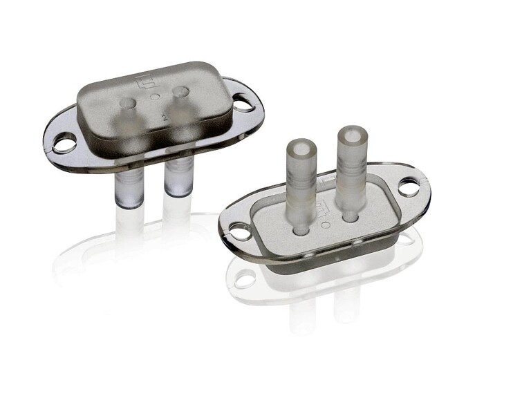 Multitalent Silikon: Die reinraumgeeignete AX SilcoSet produziert auf der Fakuma nasale Beatmungseinheiten aus Flüssigsilikon. (Foto: Krauss Maffei)