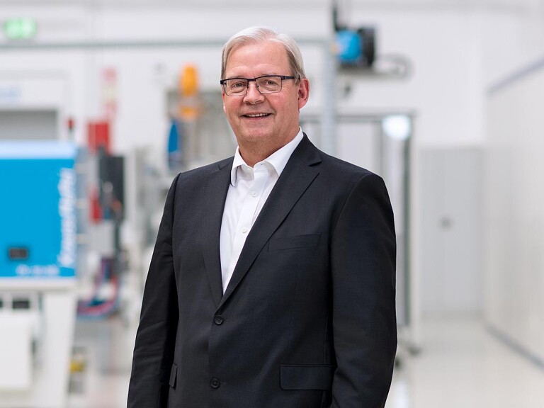 Hans-Ulrich Golz: „Unter der gemeinsamen starken Marke KraussMaffei bündeln wir unsere Spritzgieß-Kompetenzen und werden zukünftig mehr denn je die Entwicklung in der Spritzgießwelt vorantreiben.“ (Foto: KraussMaffei)