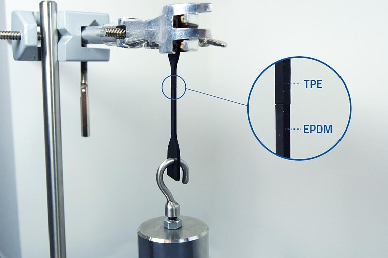 Trotz geringer Kontaktfläche zeigen die TPE- und EPDM-Materialien eine sehr gute Haftung. (Foto: Kraiburg TPE)