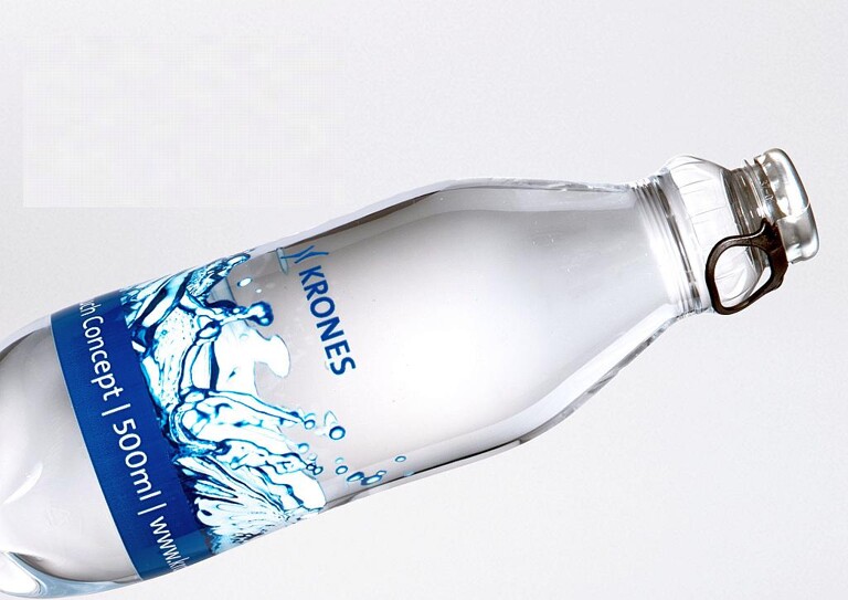 Die 9,9 g leichte PET-Flasche eignet sich für die Abfüllung von karbonisierten Getränken und besitzt ein Fassungsvermögen von 500 mm. (Foto: Krones)