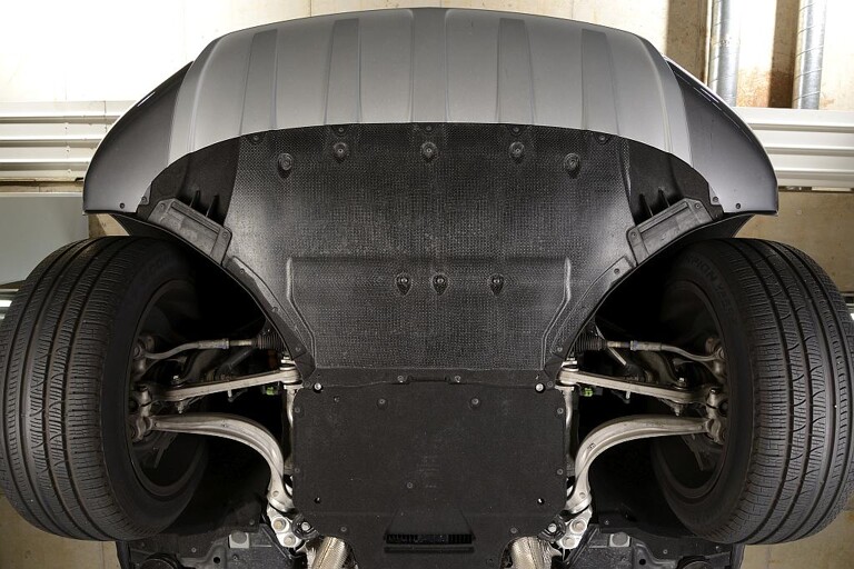 Mit Verbundwerkstoffen der Marke Tepex werden nahezu unzerstörbare Motorraumverkleidungen sowie Tank- und Tunnelabdeckungen hergestellt. (Foto: Lanxess)