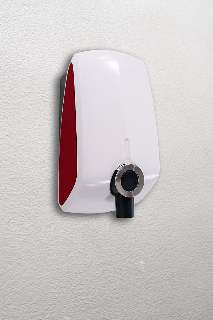 Wallbox zum Laden von Elektroautos mit Wechselstrom bis 22 kW Batterieleistung. (Foto: Lanxess)