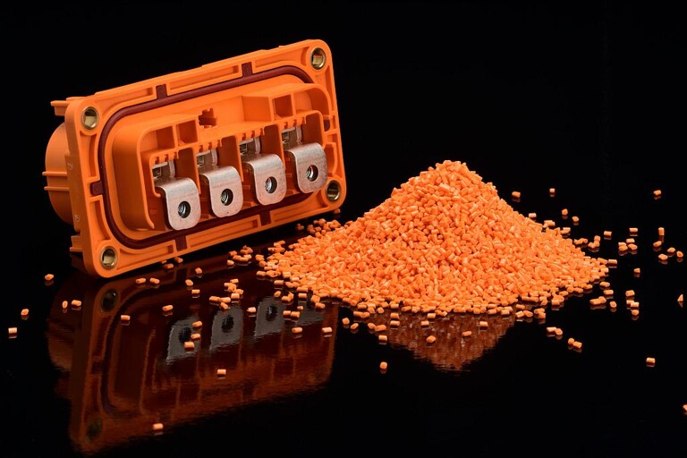 Mit Macrolex Orange HT lassen sich Kunststoffe dauerhaft im Orange-Ton RAL 2003 einfärben. (Foto: Lanxess)