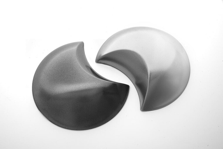 3D-Halbkugeln, eingefärbt mit „Metal Look“. (Foto: Lifocolor)