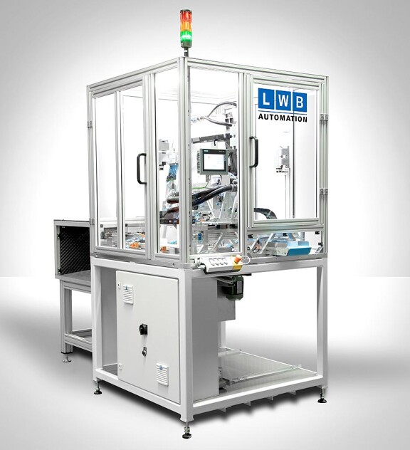 Die neue LWB-Automation wird im Rahmen ihrer Messepremiere an Hand einer Produktionszelle zur Nachbearbeitung und Prüfung von Gummi-Formteilen ihr Automationsangebot vorstellen. (Abb.: LWB Steinl)