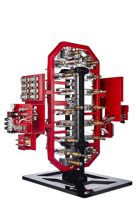 Die Produktmarke Mold-Masters von Milacron hat in der Fusion G2 Serie neue verbesserte Funktionen für die Herstellung großer Teile und von Automobilkomponenten entwickelt. (Foto: Milacron)