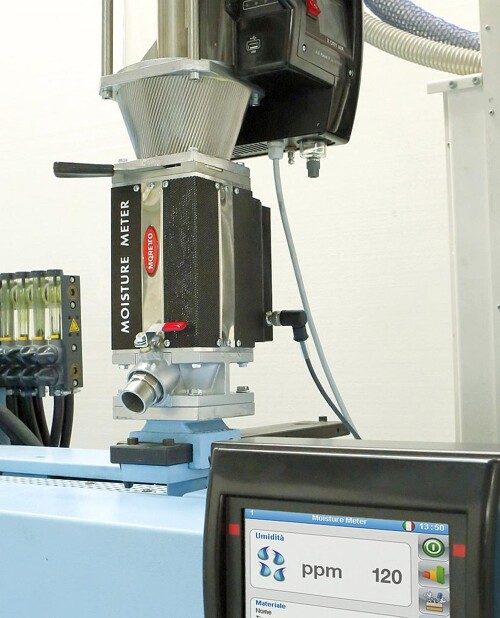 Das Online-Restfeuchtemessgerät Moisture Meter von Moretto gibt Kunststoffverarbeitern ein nützliches Werkzeug zur Dokumentation des Verarbeitungsprozesses an die Hand. (Foto: Moretto)