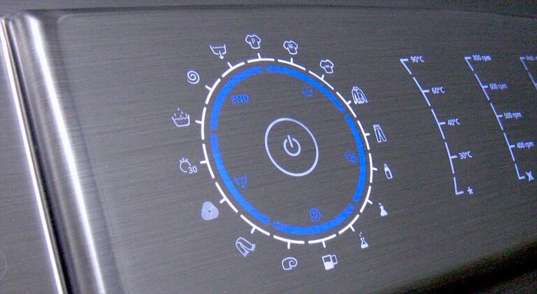 Die erweiterte 3-dimensionale Formbarkeit der Touchskin-Bedienpaneele erlaubt die organische Integration von Sensorflächen in Geräteoberflächen für den Haushalt und in Automobilen. (Foto: Plastic Electronic)