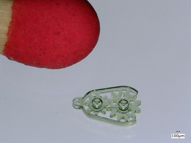 Mikro-Getriebe mit zwei drehbaren Zahnrädern. (Foto: Nanoscribe)