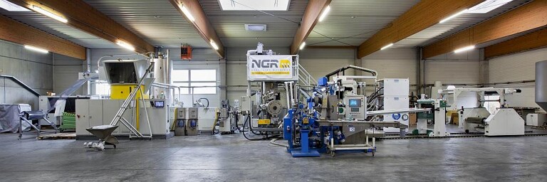 Komplettanlage zum direkten Upcyceln von PET-Produktionsabfällen zu Folien. (Foto: NGR)