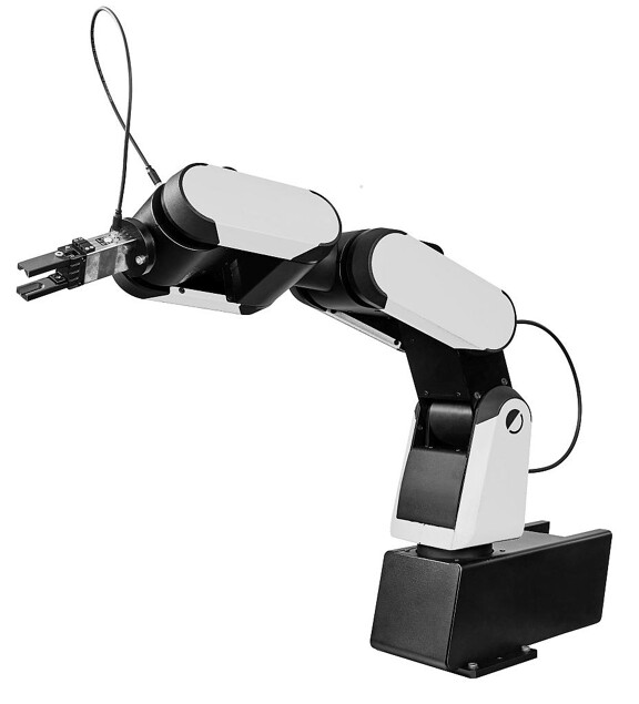HORST steht für Highly-Optimized-Robotic-Systems-Technology und ist die Mischung eines herkömmlichen Industrieroboters und Cobots. Im Bild HORST600, der auch auf der Spritzgießmaschine zur Bauteilentnahme platzierbar ist. (Foto: Nonnenmann)