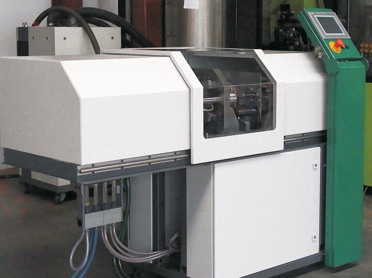 MW injection 50 – die in Mittweida entwickelte Spritzgießmaschine für Klein- und Mikroteile ist vielseitig einsetzbar. (Foto: Ökoplast)