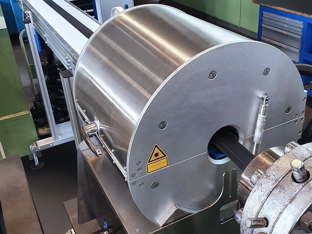 Das kompakt gebaute iProfilControl lässt sich einfach in die Produktion integrieren. (Foto: DIK)