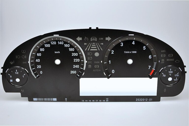 Mit Mattlack ATM WB 6 dekorierte 3D-Zifferblätter. (Foto: Pröll)