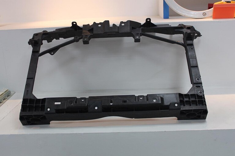 Zu den Automobilteilen, die aus LFT-Pellets produziert werden, zählen unter anderem Frontend-Module. (Foto: HCJH)