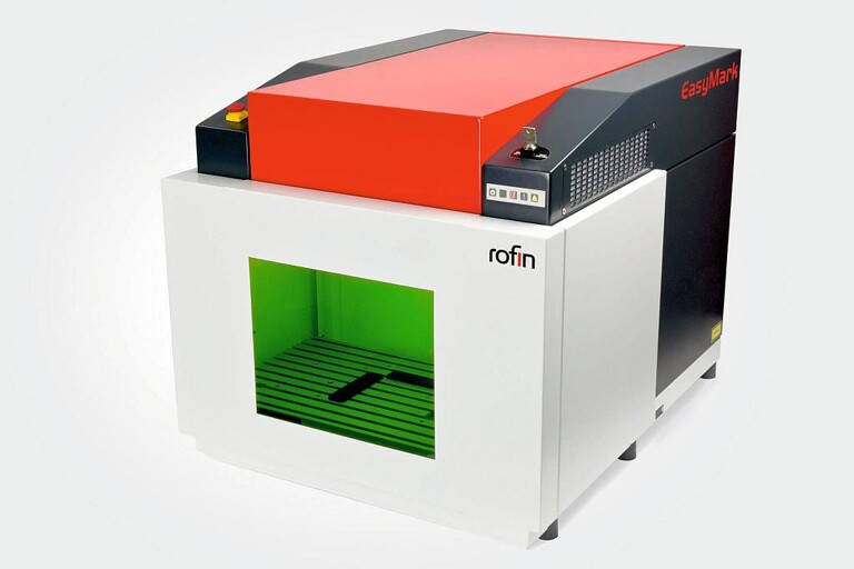 Das Desktop-Laserbeschriftungssystem ist auch für Kunststoffmaterialien einsetzbar. (Foto: Rofin)