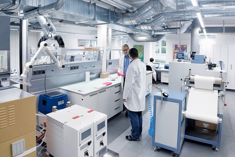 Applikationstechnische Begleitung, mikrobiologische Tests und Analytik bietet das Sanitized TecCenter. (Foto: Sanitized)