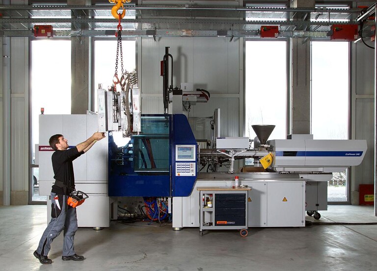 Schaumspritzguss mit Cellmould-Schmelzebegasung und Präzisionsöffnen auf einer vollelektrischen 2.400-kN-Maschine. (Foto: Wittmann-Battenfeld)