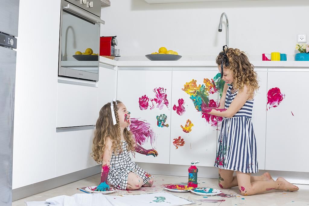 Acryl Glass in Hochglanz und Matt ist in 8 Farben erhältlich. (Foto: Press'n'Relations /Senoplast)