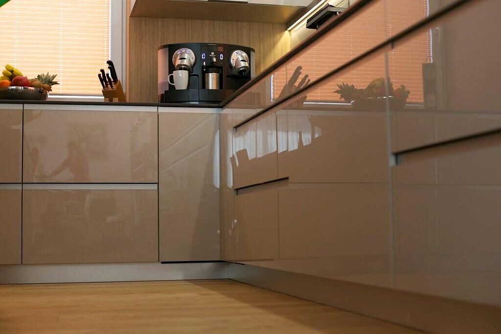 Matte Möbelfolie mit “Anti-Fingerprint”-Beschichtung. (Foto: Press'n'Relations/ Max Morron)