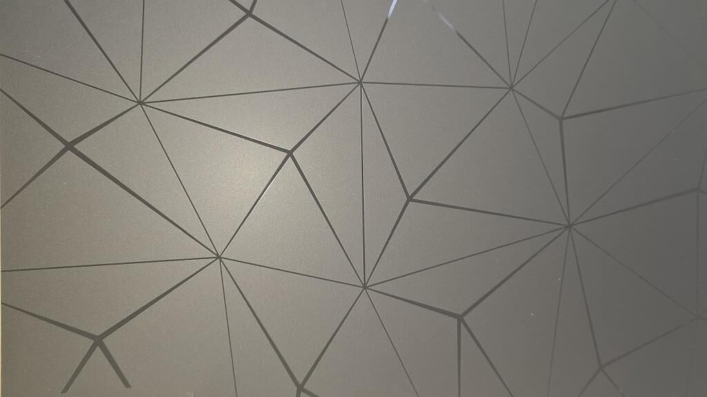 Die neuen PET-Oberflächen sind auch mit Dekor erhältlich. (Foto: Senoplast)