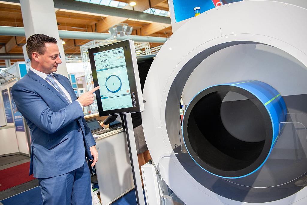 Das Centerwave 6000 dient zur Qualitätskontrolle während der Rohrextrusion. (Foto: Sikora)