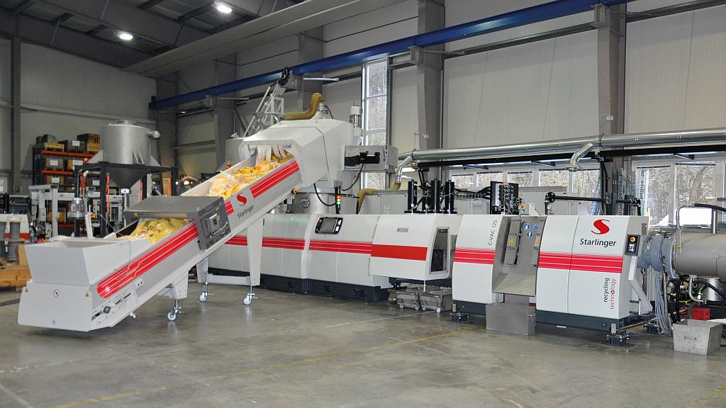 Die recoStar dynamic 145 mit C-Vac-Modul. (Foto: Starlinger)