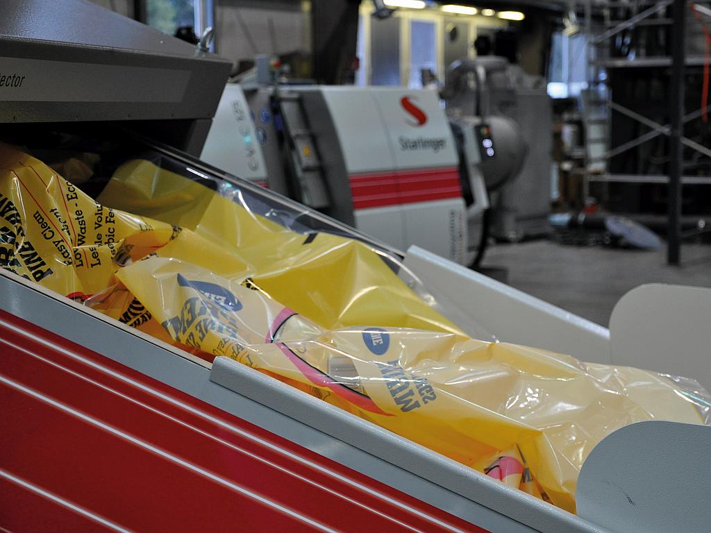 Verarbeitung hochbedruckter Folie auf der recoStar dynamic 145 C-Vac. (Foto: Starlinger)