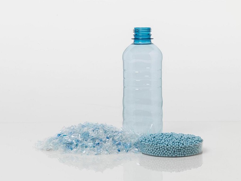 Die lebensmitteltauglichen rPET-Pellets werden an die Bottle-to-Bottle-Industrie geliefert und für neue Preforms eingesetzt. (Foto: Starlinger)