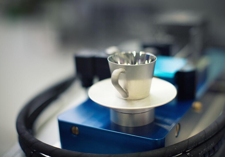„Gekühlte Espressotasse“ als Präsentationsmodell zum Anfassen. (Foto: Stemke)