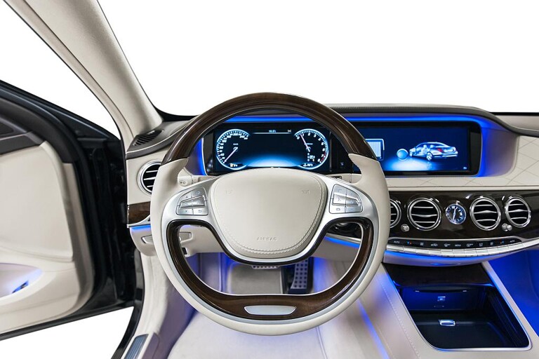 Zukünftige Fahrzeuginnenräume werden dem Fahrer ein besseres sensorisches Erlebnis mit weniger Tasten und Schaltern bieten. (Foto: Sumitomo (SHI) Demag)