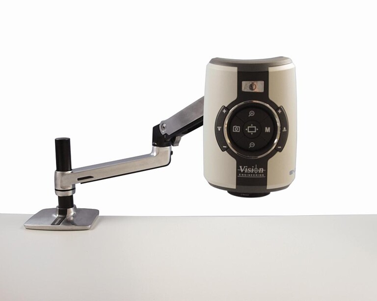 Die neue Variante des Digitalmikroskops Evo Cam mit variablem Gelenkarm bietet optimale Positionierungsmöglichkeiten und ein Manövrieren des Arms ohne Kraftaufwand. (Foto: Vision Engieering)
