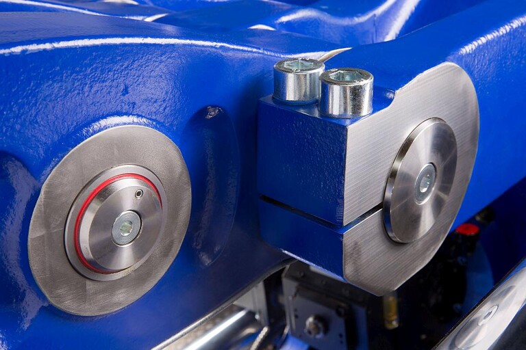 Der neu entwickelte 5-Punkt-Doppel-Kniehebel mit Selbsthemmung in Endlage, bietet hinsichtlich seines Bewegungsablaufs das Optimum aus Kinematik und Energiebedarf. (Foto: Wittmann Battenfeld)