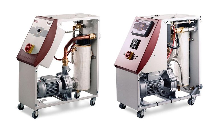 Das direkt gekühlte Einkreis-Temperiergerät Tempro basic C120 ist optional auch mit Touchscreen erhältlich (rechts die Large-Version des Geräts). (Foto: Wittmann)