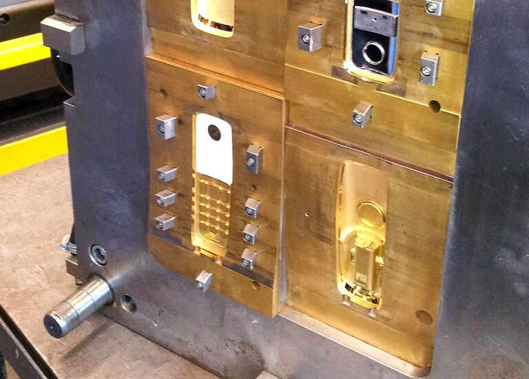Formeinsätze aus technischer Keramik können die optische Qualität spritzgegossener Kunststoffteile sichtbar verbessern. (Foto: WZR)