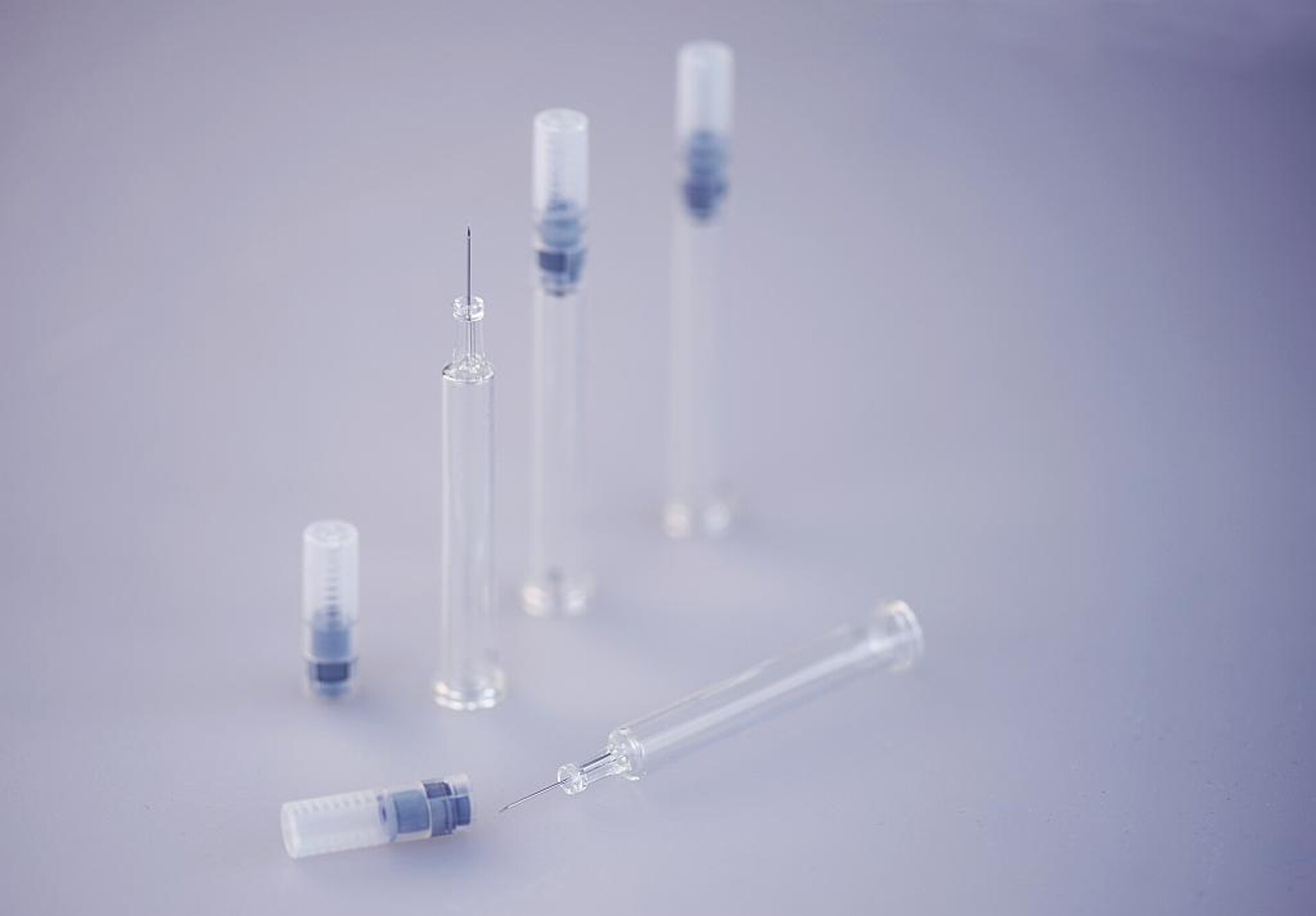Staked-needle-syringes mit dem Glasersatzwerkstoff Kunststoff und umspritzten Kanülen. (Foto: Zahoransky)