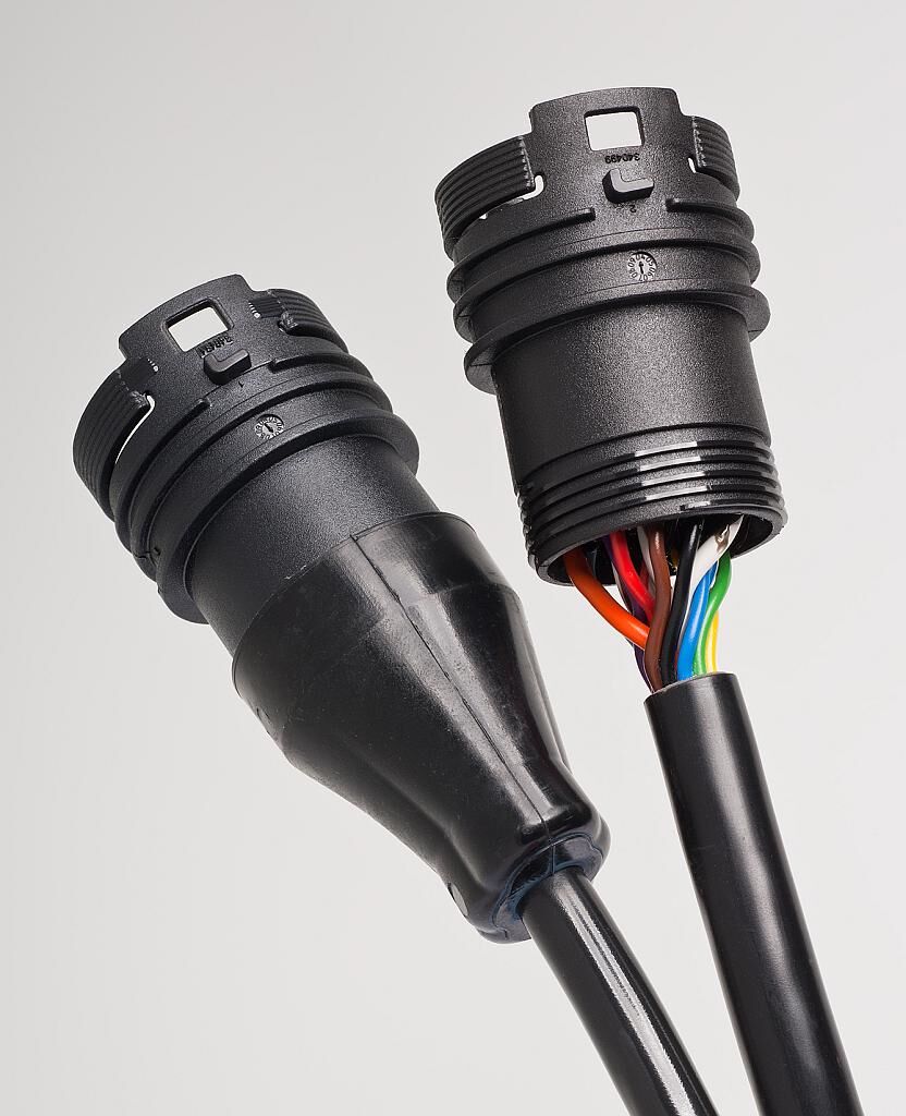 Low Pressure Molding: Kabeltülle mit Schmelzklebstoff Technomelt. (Foto: Henkel)