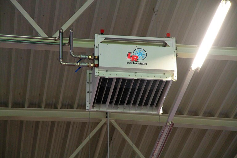 Die im Hydraulikkreis entstehende Wärme wird für die Hallenbeheizung genutzt. (Foto: L&R)