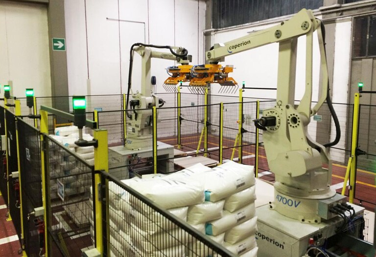 Roboterarme für die Palettierung am Ende der Produktionslinie. (Foto: Coperion)